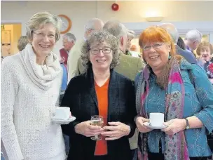  ??  ?? ●● Lorna Davy, Gwen Jouannet and Helen Bailey among volunteers and supporters at the community lunch