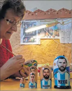 ??  ?? Dentro de Messi, están varios compañeros de Argentina.
