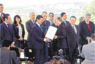  ??  ?? El Presidente Enrique Peña Nieto entregó el Premio México de Ciencia y Tecnología.