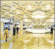  ?? MINT ?? Under a 30-year concession, the centre granted the GVK Airportled Mumbai Internatio­nal Airport Ltd the right to operate, maintain and develop Mumbai airport