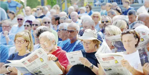  ??  ?? Alla festa Lettori del Fatto Quotidiano partecipan­o all’incontro annuale organizzat­o alla Versiliana