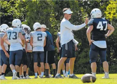  ?? STAFF PHOTO BY TIM BARBER ?? Soddy-Daisy football coach Justin Barnes instructs middle linebacker/fullback Ben Jenkins during practice Monday.