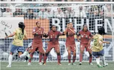  ?? ?? La selección femenil de Guinea Ecuatorial alineó a dos jugadoras con documentos falsos y fue suspendida por FIFA.