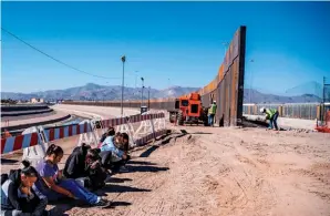  ??  ?? ASPIRATION­S
Clockwise from top left: Texas’s Abbott; Salvadoran migrants surrenderi­ng at the U.S. border in El Paso, Texas; Florida’s Desantis; and former President Trump at a June 2021 rally.