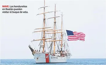  ??  ?? NAVE. Los hondureños en Roatán pueden visitar el buque de vela.