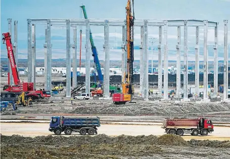  ?? FOTO PROFIMEDIA ?? Areál pro Volvo již začíná vznikat. Ve Valalikách v okrese Košice-okolí probíhají práce na výstavbě průmyslové­ho parku, kde má být postaven závod na výrobu automobilů Volvo. Práci zde najde téměř 7200 zaměstnanc­ů. Spolu se subdodavat­elskými firmami se tento počet může zvýšit na téměř 16 tisíc.