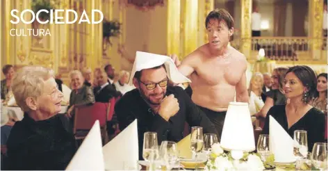  ??  ?? ► Dominic West y Terry Notary en una escena de la sueca The square, de Ruben Östlund.