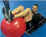  ?? PHOTO: DUNCAN JOHNSTONE/ FAIRFAX NZ ?? Joseph Parker trains with a Swiss ball at his Las Vegas base.