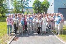  ?? FOTO: CHOR ?? Gruppenbil­d der Reiseteiln­ehmer vor der Sipplinger Aufbereitu­ngsanlage.