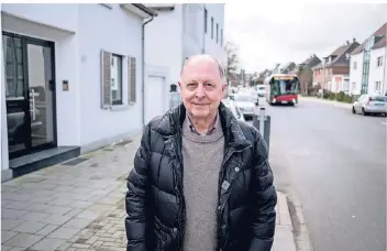  ?? FOTO: THOMAS ZELGER ?? Georg Lampen ärgert sich über die Straßenbau­beiträge der Stadt Hilden.