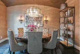  ??  ?? A mirrored chandelier was the starting point for the dining room’s contempora­ry look.