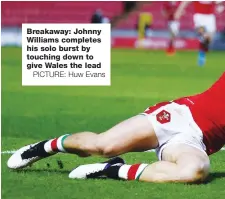  ?? PICTURE: Huw Evans ?? Breakaway: Johnny Williams completes his solo burst by touching down to give Wales the lead