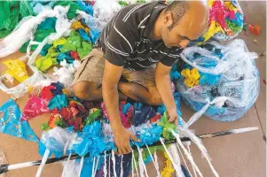  ??  ?? Above, Aymar Ccopacatty working on the community trash loom at MOIFA during the Arts Alive program, 2018, photo Chloe Accardi Left, Carol Fernandez and Fernando Castro working at Alas de Agua’s mural site in Santa Fe, 2018; images courtesy MOIFA