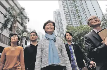  ?? [ Reuters ] ?? Carrie Lam (Mitte) ist Pekings Wahl. Viele befürchten, dass sie Hongkong weiter auf China-Kurs bringt.