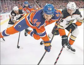  ?? CP PHOTO ?? Anaheim Ducks’ Jakob Silfverber­g (33) and Edmonton Oilers’ Zack Kassian (44) battle for the puck during the third period in game six of a secondroun­d NHL Stanley Cup playoff series in Edmonton on Sunday.