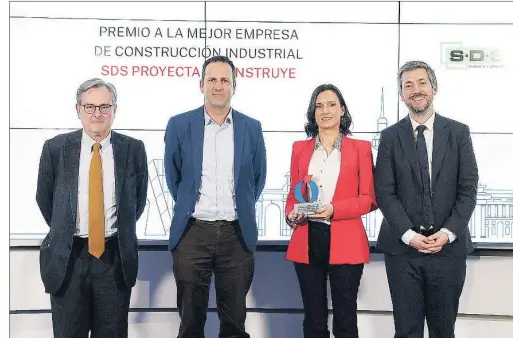 ?? ?? Juan Carlos Palencia y Nuria Hoya recogieron el premio en nombre de la compañía