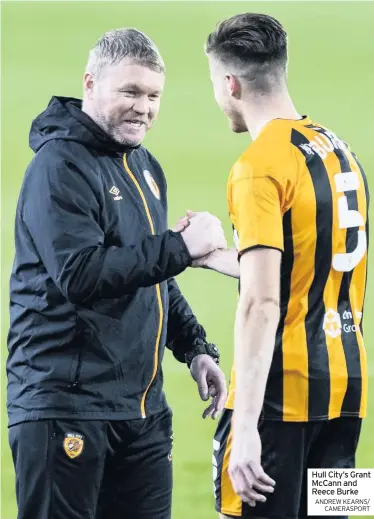  ?? ANDREW KEARNS/ CAMERASPOR­T ?? Hull City’s Grant Mccann and Reece Burke