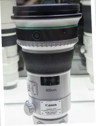  ??  ?? To complement its groundbrea­king EOS DSLRS, Canon released great EF lenses to match