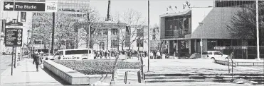  ?? LAURA FURSTER PHOTO ?? Hamilton police supervisin­g 420 celebratio­ns at Hamilton City Hall last Friday.