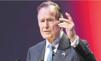  ??  ?? El ex presidente George H.W. Bush, durante una cumbre en Abu Dhabi, en noviembre de 2006.