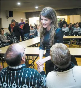  ?? PHOTO POSTMEDIA ?? Près de 300 citoyens ont participé à un rassemblem­ent organisé par la défenseur des droits des Franco-ontariens Amanda Simard dans l’est ontarien, dimanche dernier.