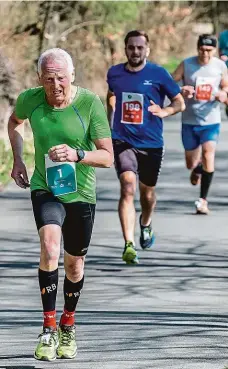  ?? Foto: Martin Veselý, MAFRA ?? Život je pohyb Jan Pirk má za sebou mnoho dálkových závodů v běhu i jízdě na běžkách, od dětství je fanouškem Slavie.