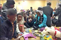  ?? FILE PHOTO ?? An offer of free toys draws a crowd at a Kingdom Ministries free community holiday meal in 2017.