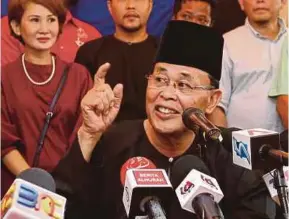  ?? PIC BY MOHD AZREN JAMALUDIN ?? Johor Menteri Besar Datuk Osman Sapian says investors will be offered political stability in the state to boost investment opportunit­ies.