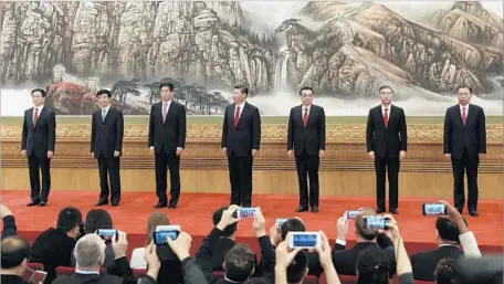  ?? How Hwee Young European Pressphoto Agency ?? CHINESE President Xi Jinping, center, and Premier Li Keqiang, center right, are f lanked by the new members of the Politburo Standing Committee: Han Zheng, left, Wang Huning, Li Zhanshu, Wang Yang and Zhao Leji. None is young enough to succeed Xi in...