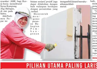  ??  ?? ROSNAH menyempurn­akan simbolik pelancaran Program ARS bagi menaiktara­f Surau Kg Melugus.