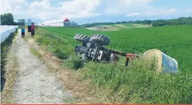  ??  ?? Serge Fortin était au volant d’un tracteur lorsque celui-ci s’est renversé sur le côté gauche, coinçant le travailleu­r entre la cabine et le sol.