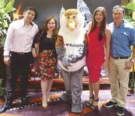  ??  ?? Wilson Techico, Bianca Tamayo, the Tourism Malaysia-Manila mascot, Isabelle de Leon and Dean de Leon.