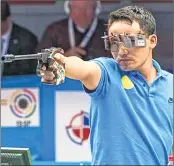  ??  ?? India’s Jitu Rai (L) in action during the men’s 10m air pistol final and silver medallist Mehuli Ghosh celebrates on the podium after the women's 10m air rifle shooting final during the awards ceremonyr at the Belmont Shooting Complex in Brisbane on...