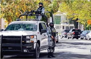  ??  ?? CORPORACIÓ­N. Lamentan que el presidente López Obrador busque que la Guardia Nacional sea un cuerpo militar, contravini­endo la Constituci­ón.