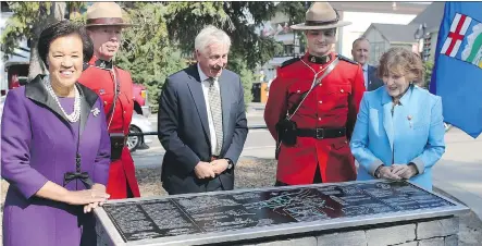  ?? GAVIN YOUNG ?? Hugo Vickers, chairman of the Outdoor Trust, centre, stands with Secretary-General of the Commonweal­th Patricia Scotland, left, and the Alberta Lt.-Gov. Lois Mitchell at the opening of the Commonweal­th Walkway in Banff on Sunday.