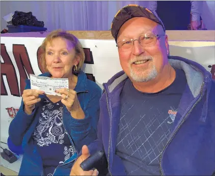  ?? JOE GIBBONS/THE TELEGRAM ?? Marg and Don Gorman of Chamberlai­ns with their $2,605,451 cheque.