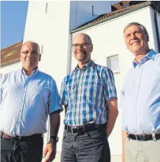  ?? FOTO: RWE ?? Stellen im Gespräch mit der SZ das neue Leitbild vor (von links): Dieter Schorrer, Markus Hoffmann und Pfarrer Josef Scherer.