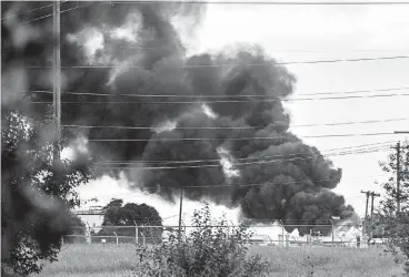  ?? [PHOTO BY CHRIS LANDSBERGE­R, THE OKLAHOMAN] ?? Smoke billows from a burning tank Thursday in west Oklahoma City. Workers from area businesses were evacuated as a precaution for most of the day.