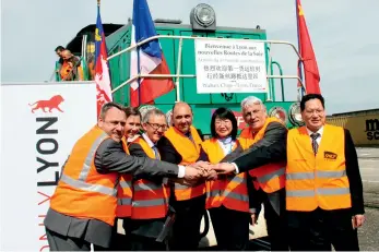  ??  ?? Le 21 avril 2016, le train Chine-Europe arrive à Lyon pour la première fois.