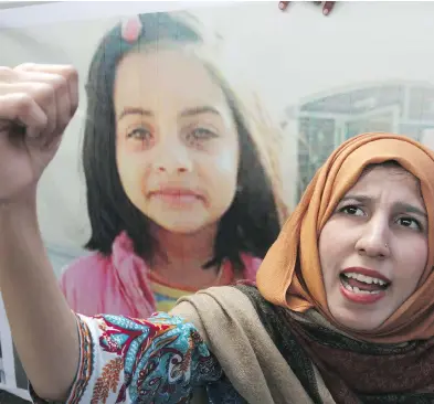  ?? K.M. CHAUDARY / THE ASSOCIATED PRESS ?? A Pakistani student condemns the rape and killing of eight-year-old Zainab Ansari last week, at a rally Thursday in Lahore. Two people were killed and three others were wounded after angry protesters attacked a police station.