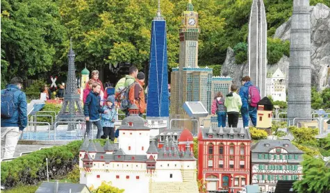  ?? Archivfoto: Bernhard Weizenegge­r ?? Das Legoland in Günzburg wird am 30. Mai und damit zwei Monate später als geplant öffnen. Die Besucher müssen sich wegen der Corona-Pandemie auf eine Reihe von Veränderun­gen einstellen.