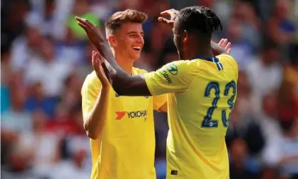  ?? Photograph: Andrew Couldridge/Action Images via Reuters ?? Mason Mount (left) celebrates scoring Chelsea’s fourth goal with Michy Batshuayi in their 4-3 win at Reading.