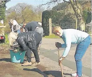  ??  ?? Villagers and members of Rainow Parish Council joined forces to Clean for the Queen in Rainow