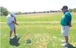  ?? ADOLPHE PIERRE-LOUIS/JOURNAL ?? Sean Carlon, left, winner of the Men’s City Amateur in 2015, gets in some practice Wednesday at Desert Greens. His father, Ron, is at right.