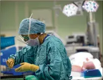  ?? MATTHEW LLOYD / BLOOMBERG 2017 ?? Hospitals, doctors and other health care providers have been trying for years to better use stockpiles of electronic health records.Here, a member of the medical team prepares equipment during an operation in Birmingham, England.