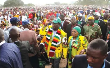  ?? Picture: Tawanda Mudimu ?? President Mnangagwa and First Lady Auxilia Mnangagwa receive a thunderous welcome from thousands of party members on arrival for a rally at Murambinda B Primary School following his visit to assess progress on the constructi­on of Marovanyat­i Dam in...