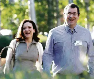  ?? Rick Wilking - 9.jul.2014/Reuters ?? Sheryl Sandberg, executiva do Facebook, e seu marido, David Goldberg, morto em 2015