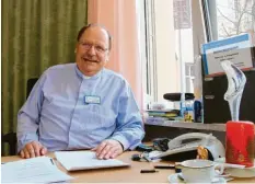  ?? Foto: Marcel Rother ?? Neuburgs Klinikseel­sorger Anton Tischinger hat sein Büro gleich neben der Kranken‰ hauskapell­e.