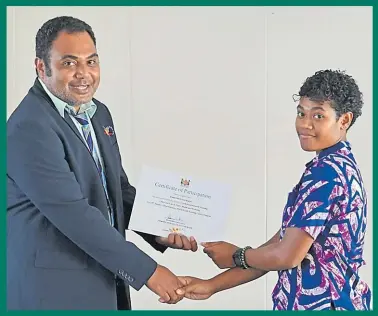  ?? ?? The Ministry of Youth and Sports divisional manager central, Etuate Bari hands Emily Raviyawa her certificat­e.