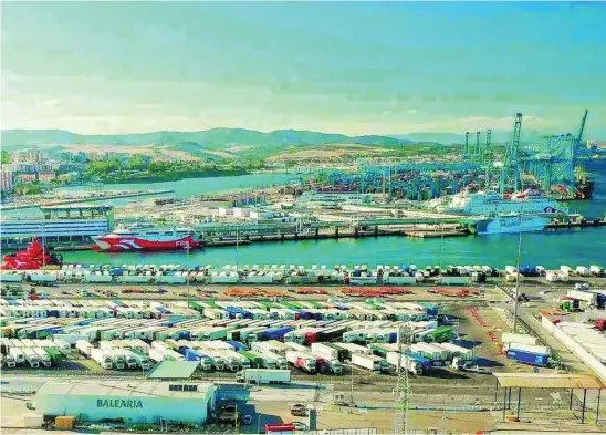 ?? LA RAZÓN ?? La economía azul engloba todas las actividade­s de origen marino, como puertos y zonas costeras. En la imagen, el Puerto de Algeciras
